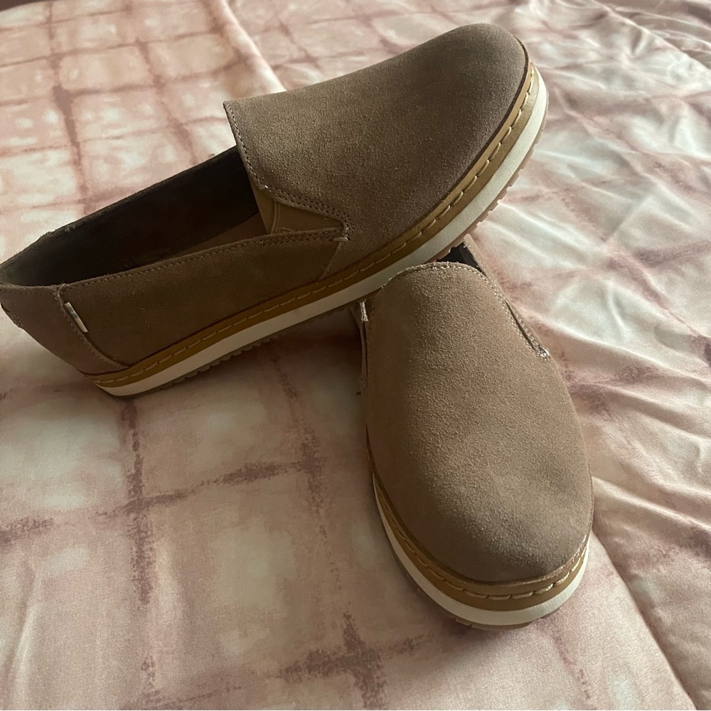 TOMS Palma slip on suede loafers size 8.5
